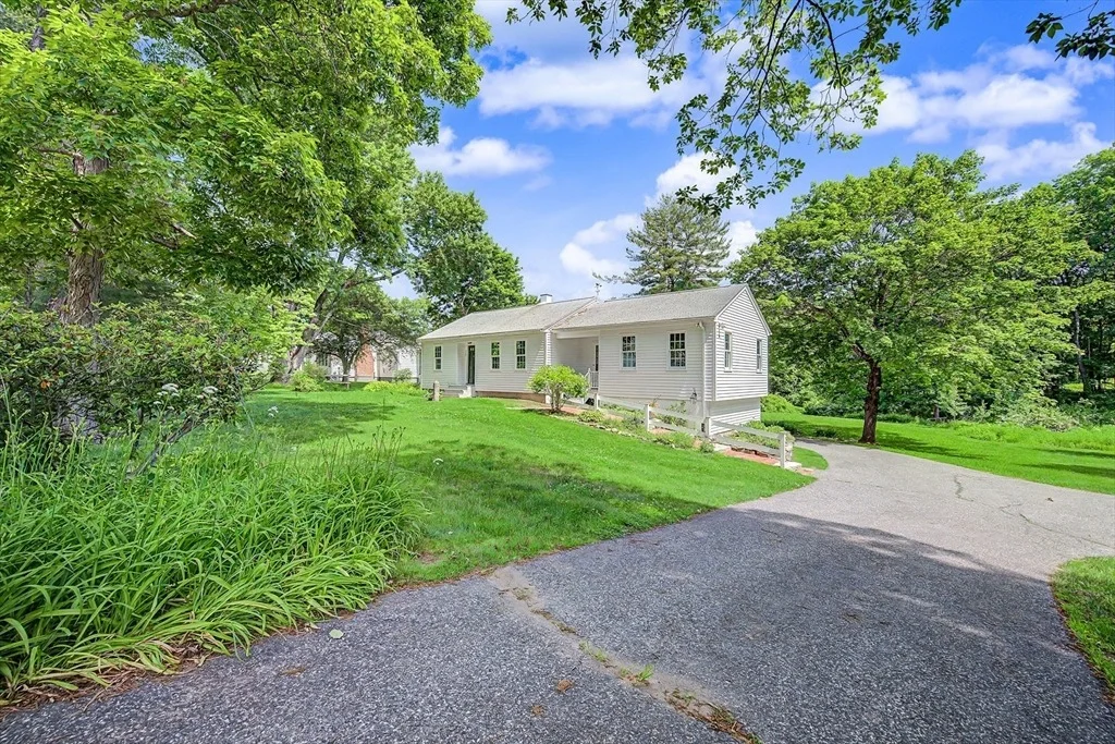 Photo of 355 Boston Rd