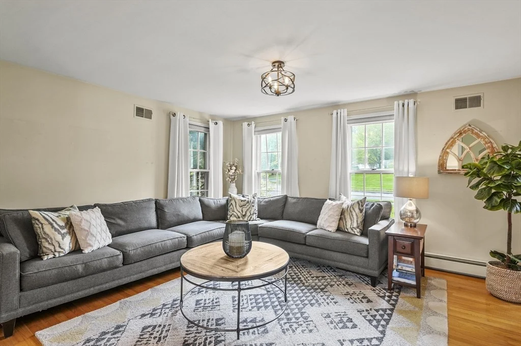 Photo of 19 Wachusett Circle