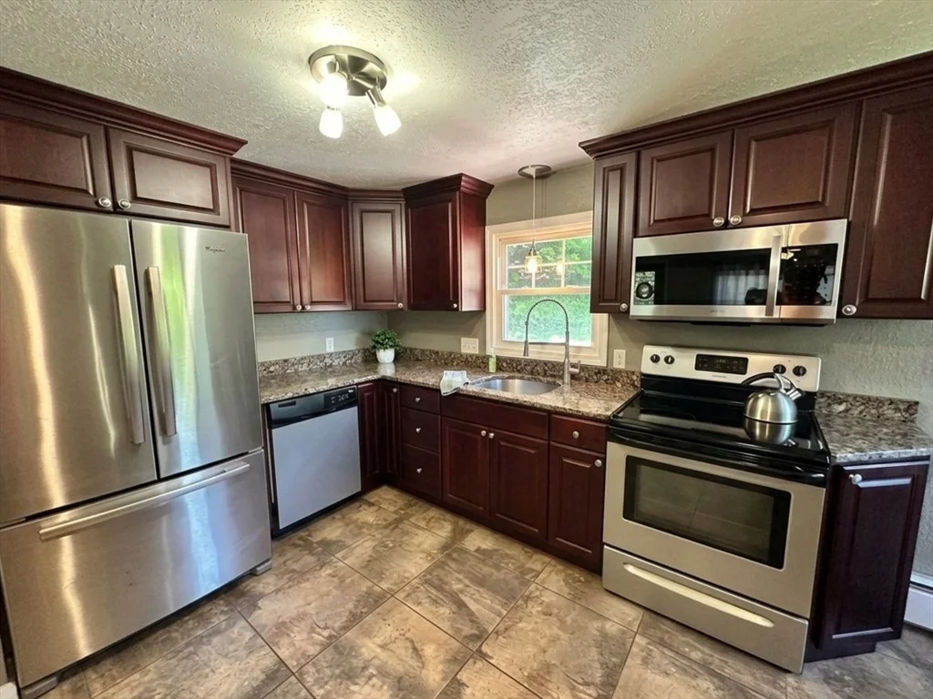 Photo of 170 Treetop Ave
