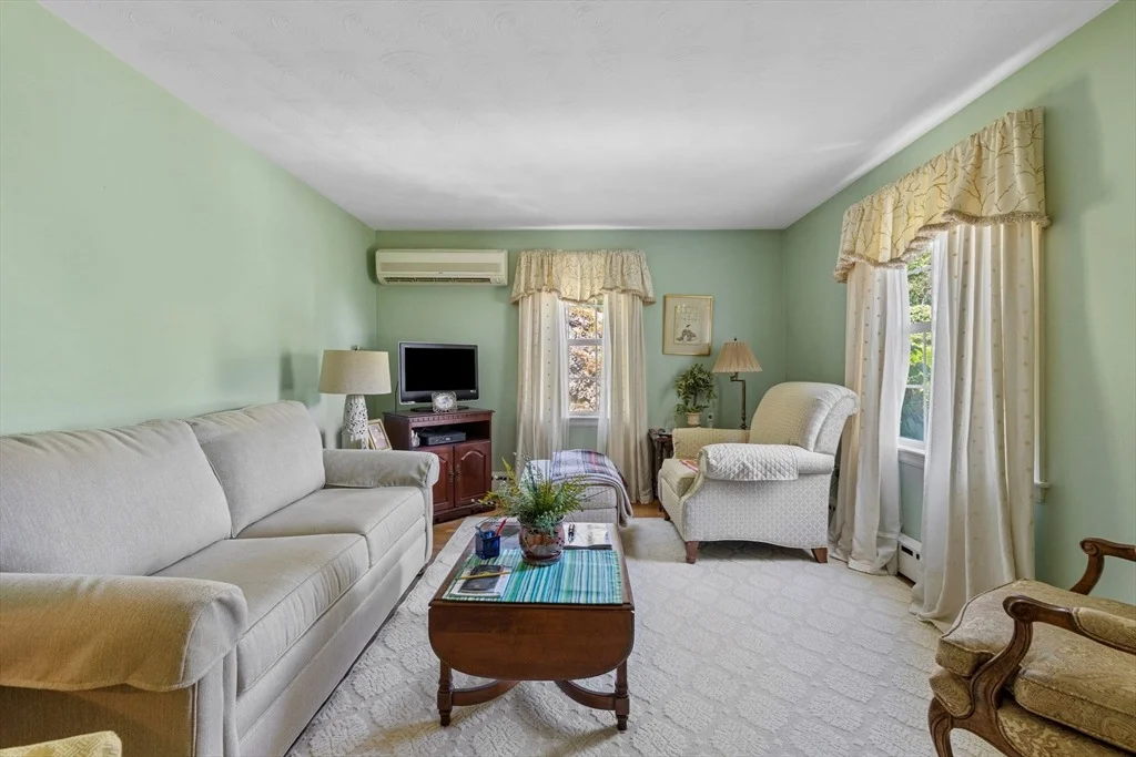 Photo of 38 Cutter Hill Rd