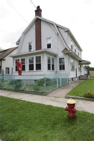Photo of 572 Springfield St