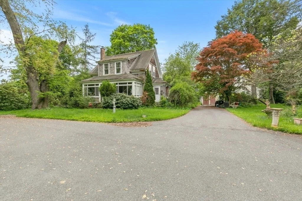 Photo of 42 Maple Street
