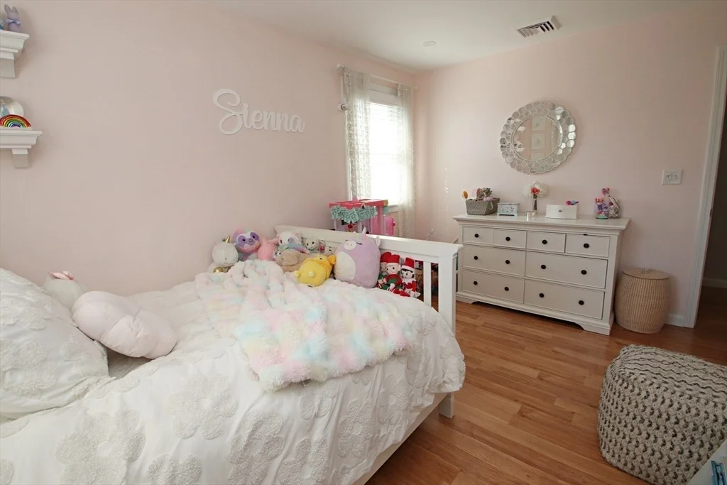 Photo of 27 Overlea Avenue