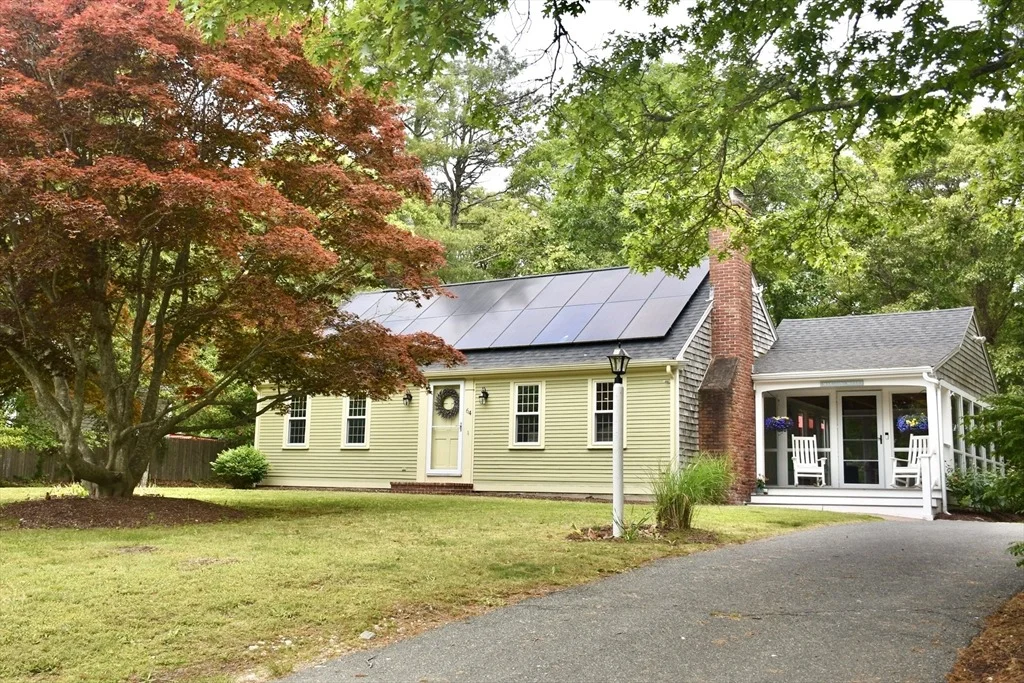 Photo of 64 Roseland Ter