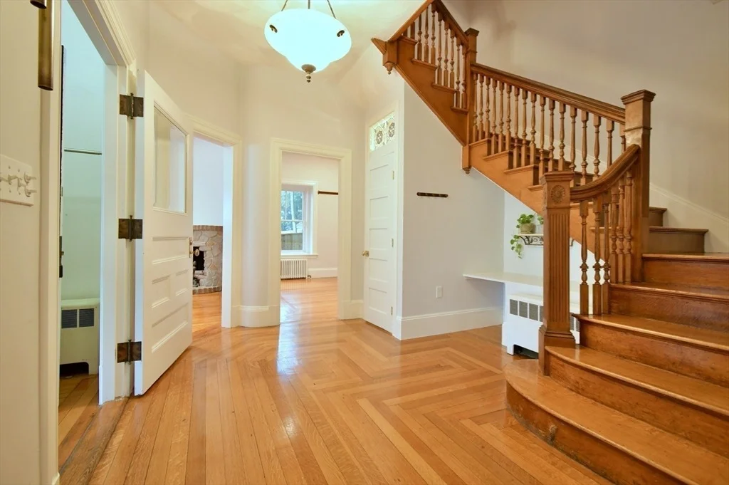 Photo of 141 Beacon St