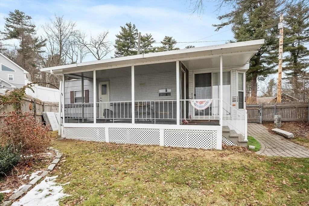 Photo of 895 Flat Hill Rd
