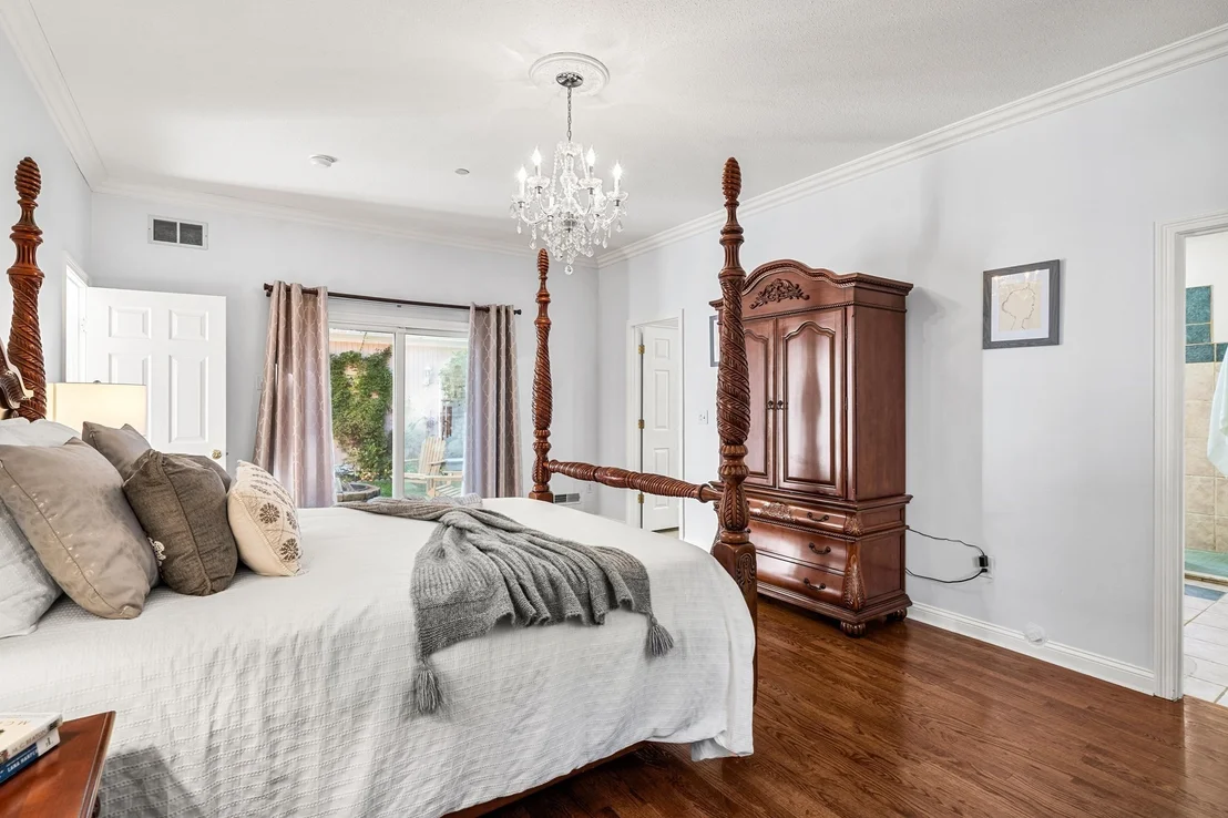 Photo of 1204 Broadway
