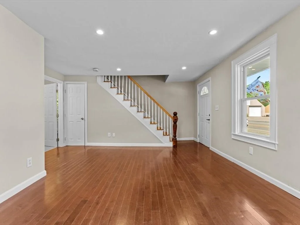 Photo of 433 Main St