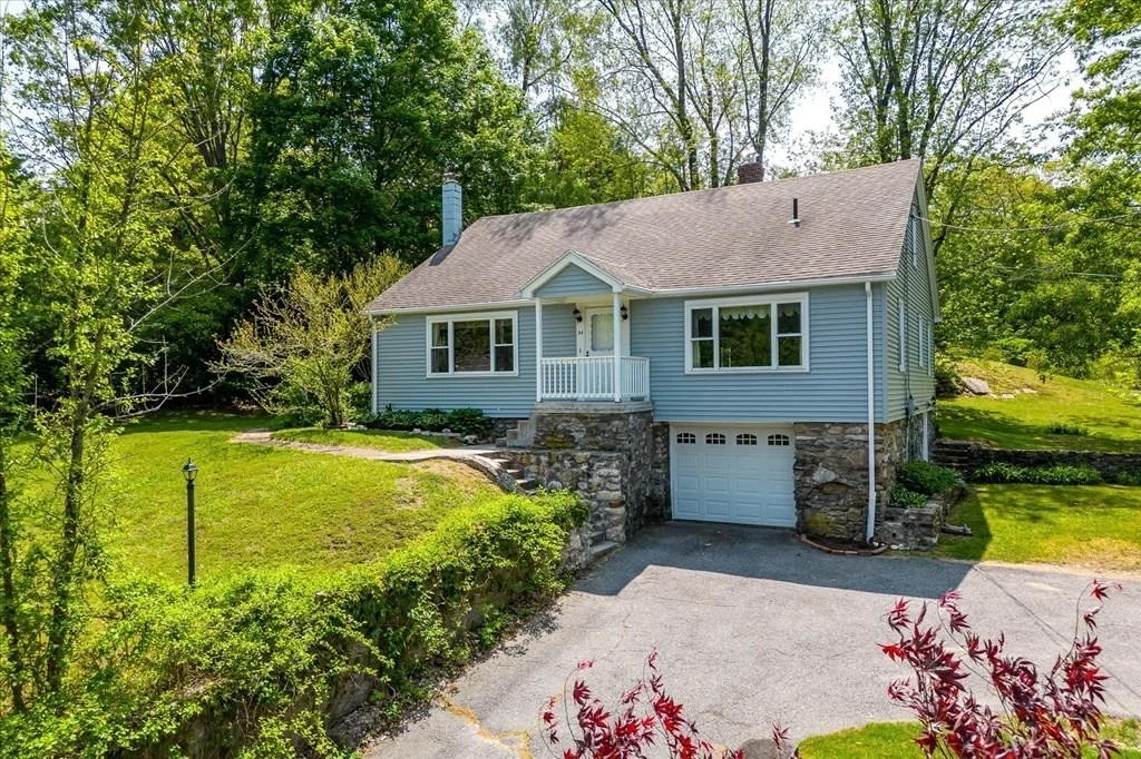 Photo of 34 Old Southbridge Rd