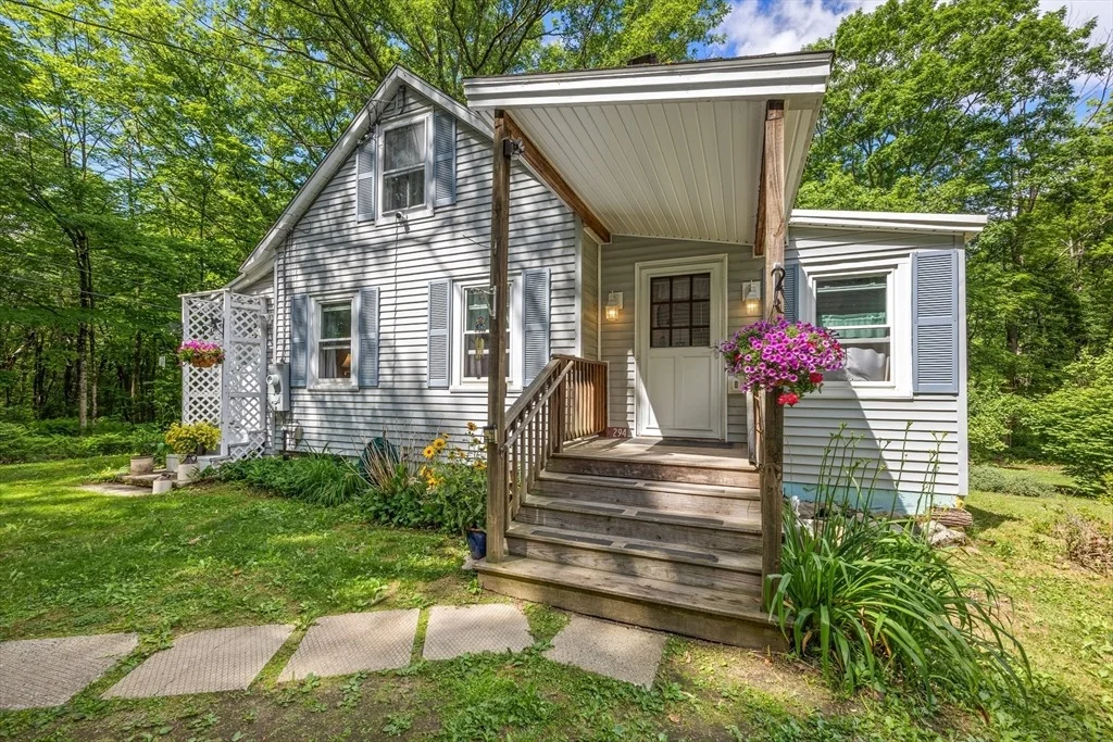 Photo of 294 North Valley Road