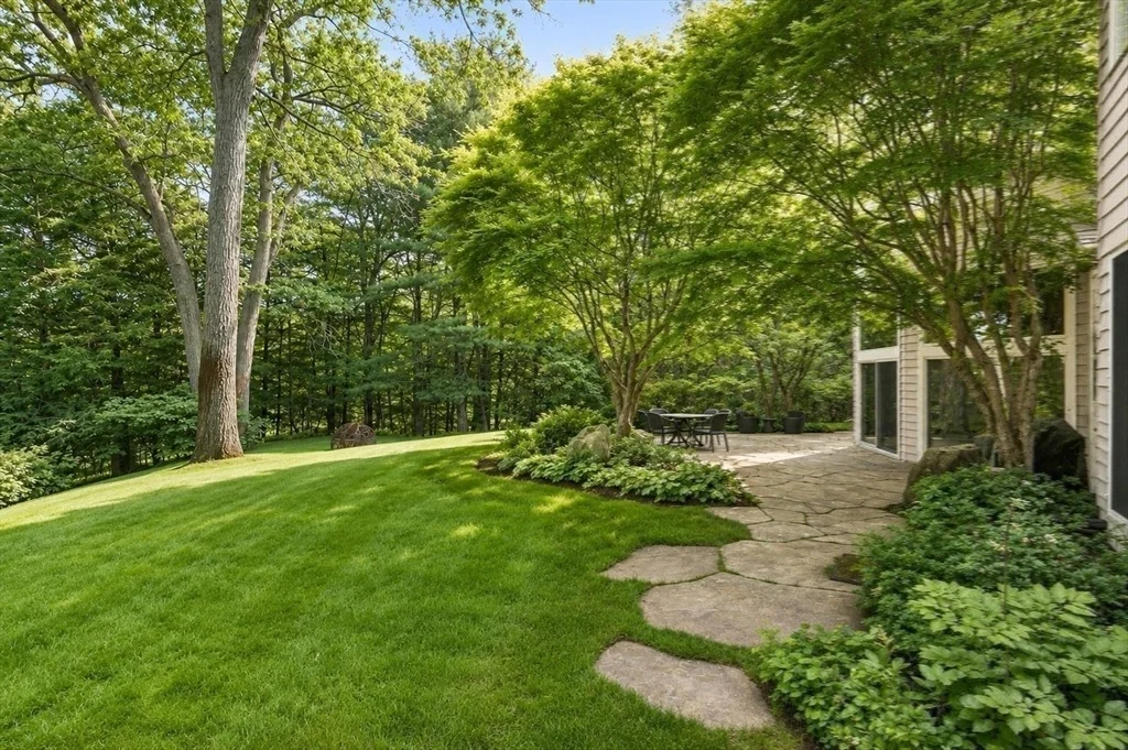 Photo of 389 River Rd