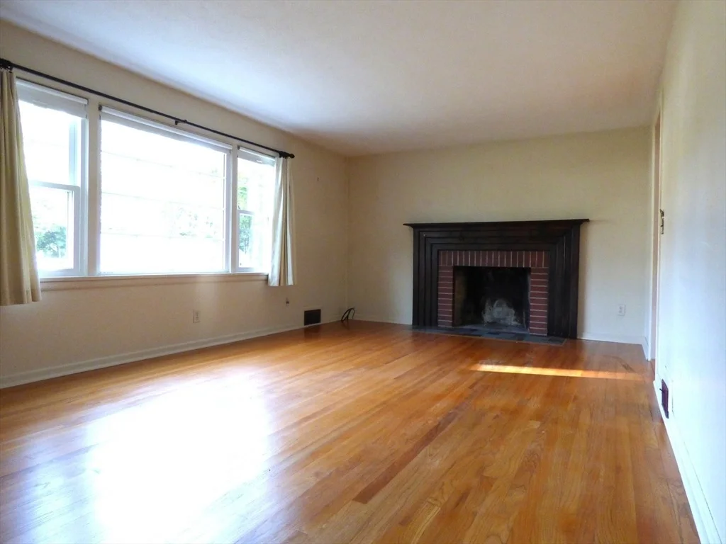 Photo of 96 Winding Ln