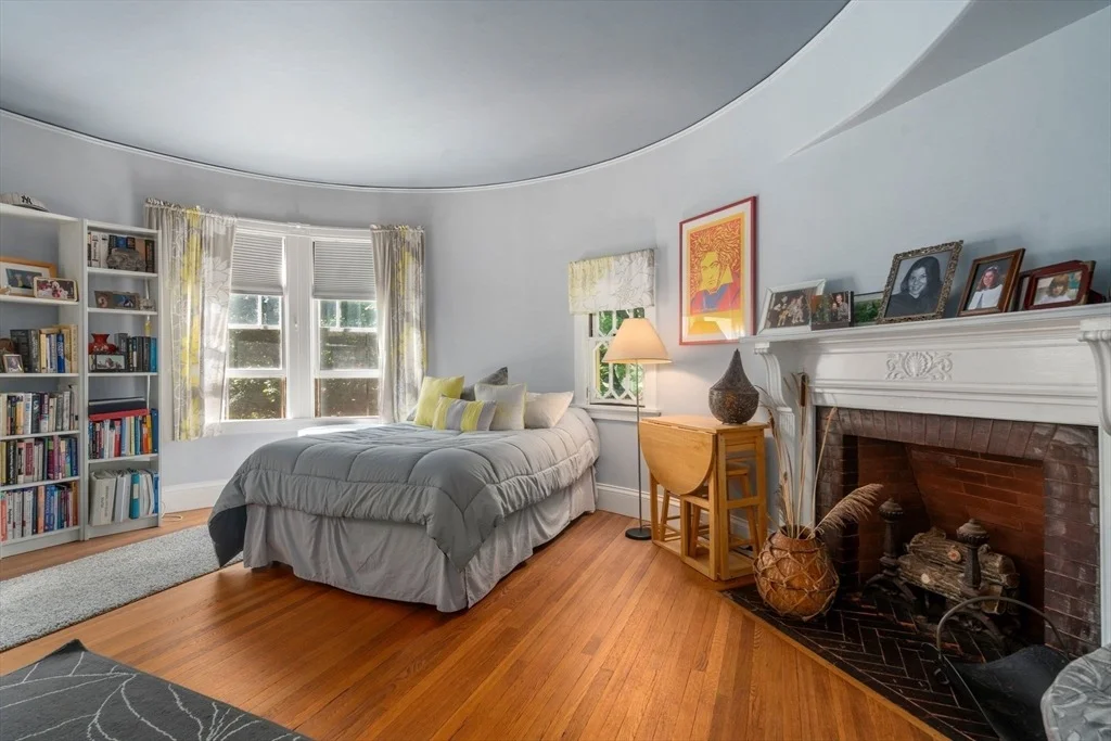 Photo of 379 Central