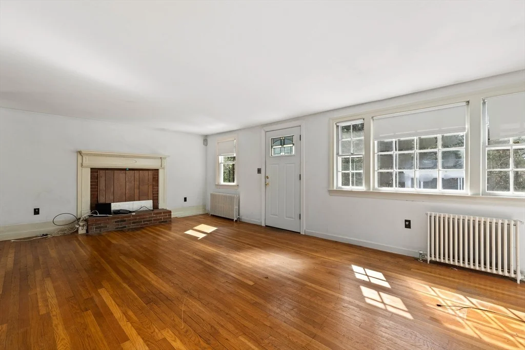 Photo of 290 Main St