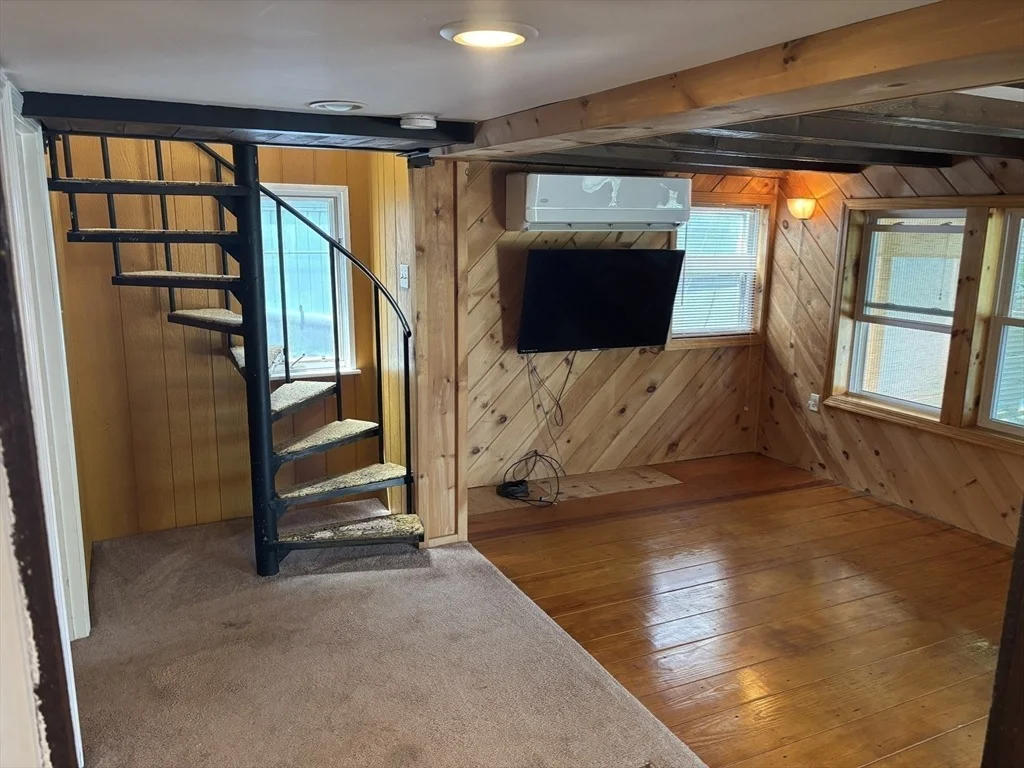 Photo of 570 Eastside Road