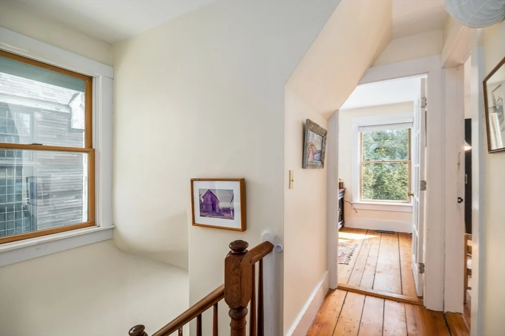 Photo of 962 Washington St
