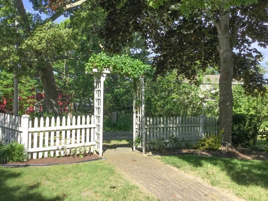 Photo of 8 East Blvd