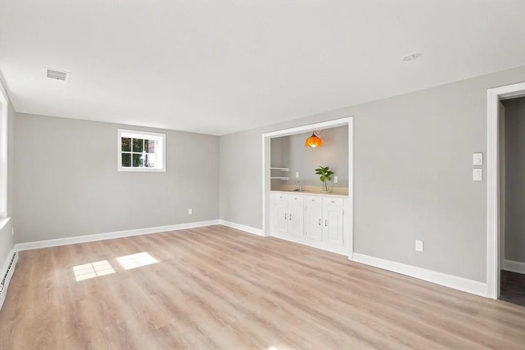 Photo of 11 Lansing Road