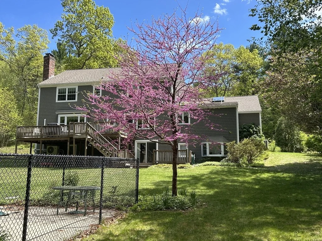 Photo of 311 Pine St (Stonewood Lane)