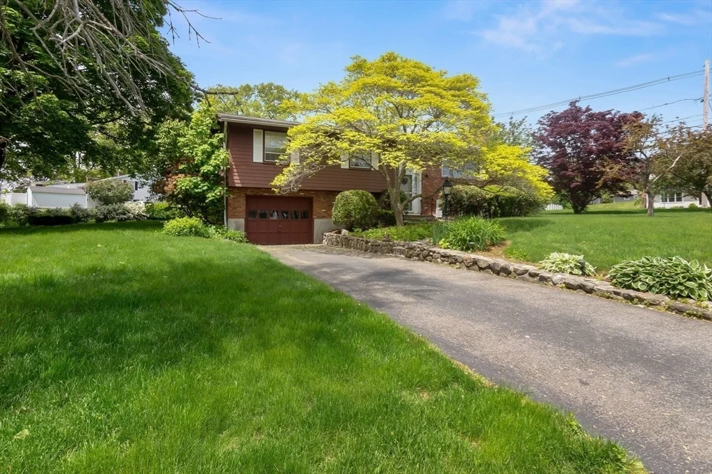Photo of 14 Paulette Dr