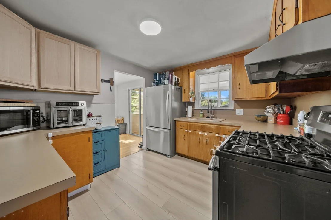Photo of 18 Thompson Ln
