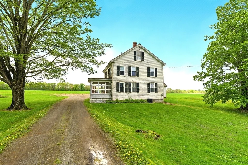 Photo of 394 River Dr