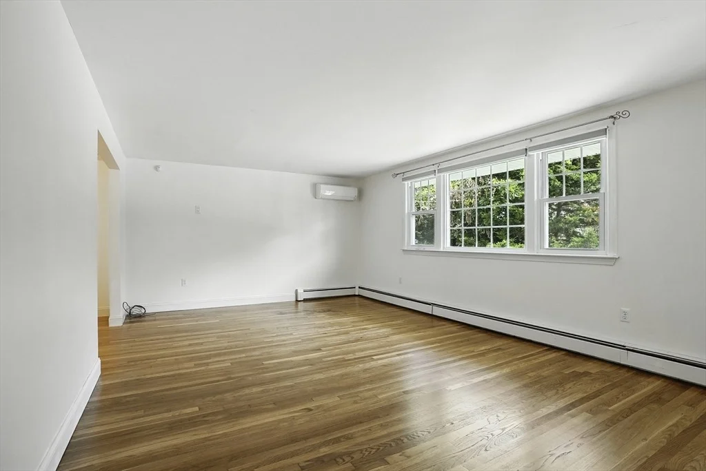 Photo of 10 Diantonio Dr