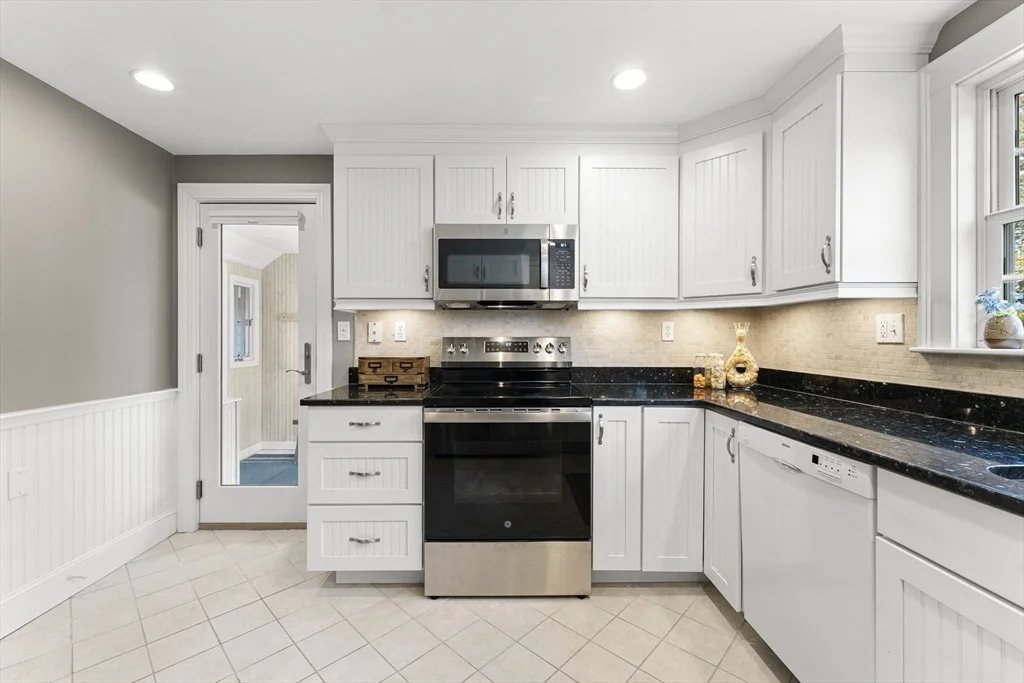 Photo of 1052 Greendale Ave