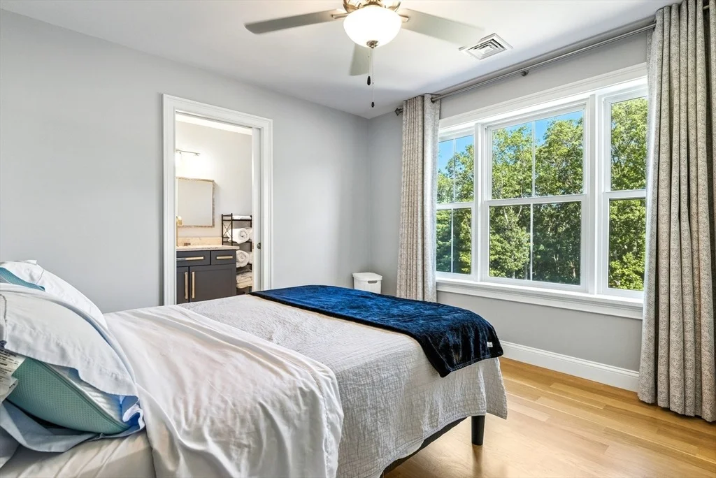Photo of 262 Douglas Pike
