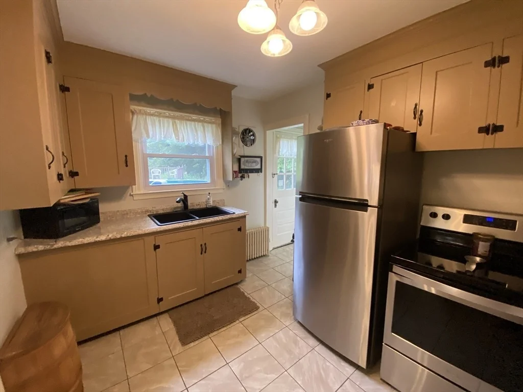 Photo of 84 Thayer Rd