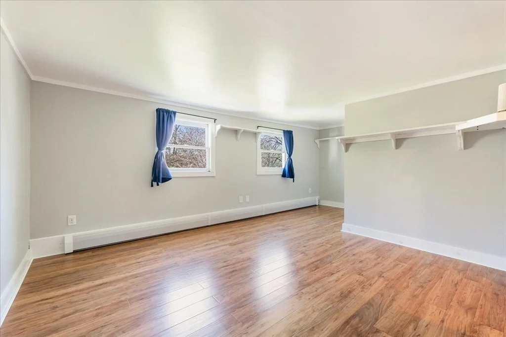 Photo of 1359 Broadway
