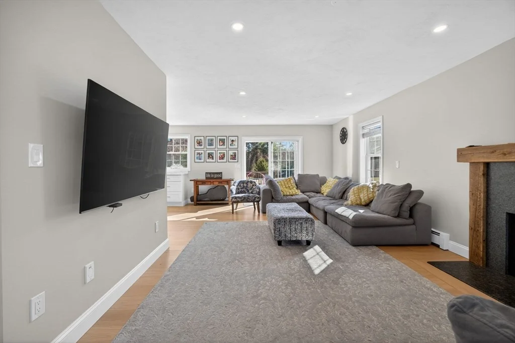 Photo of 43 Mohawk Dr