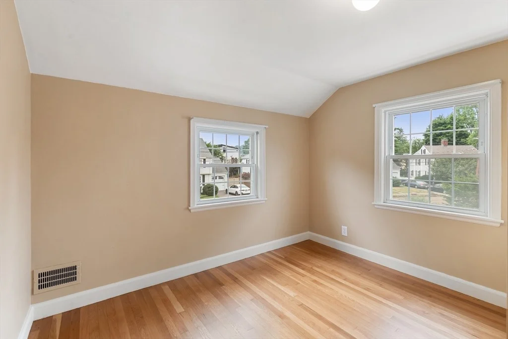 Photo of 19 Colonial Dr