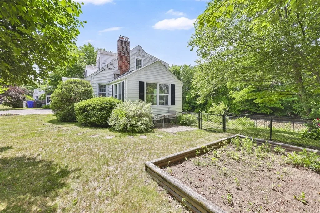 Photo of 378 Roosevelt Ave
