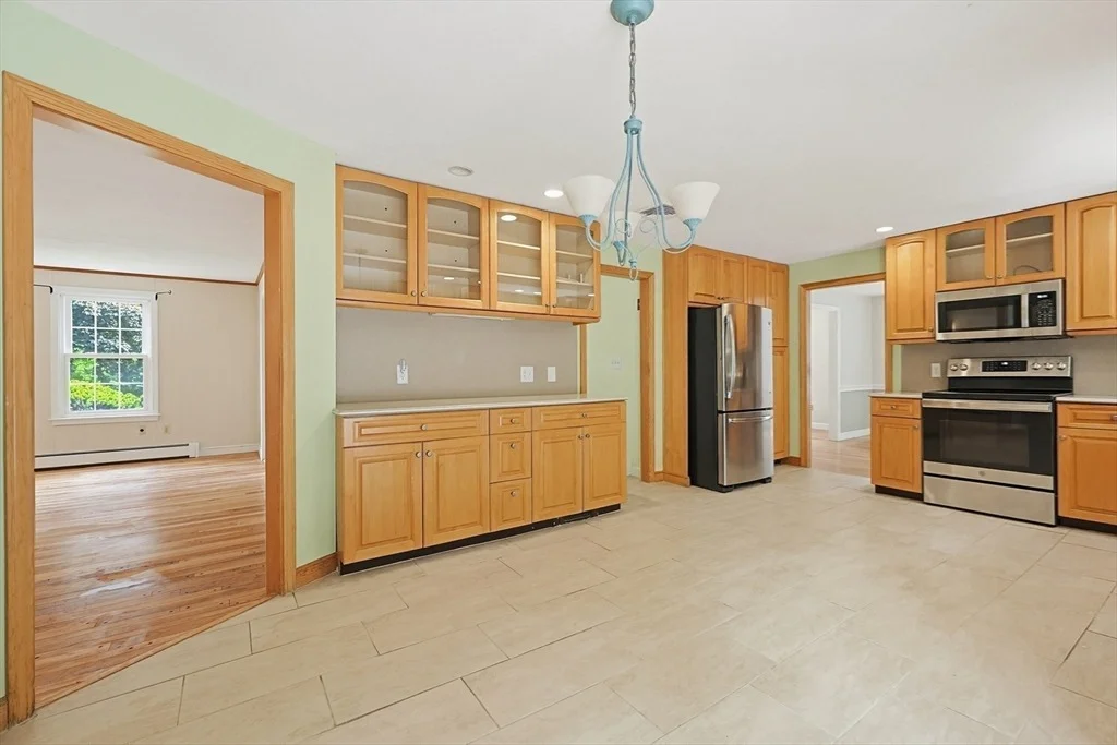 Photo of 7 Cahill Park Dr