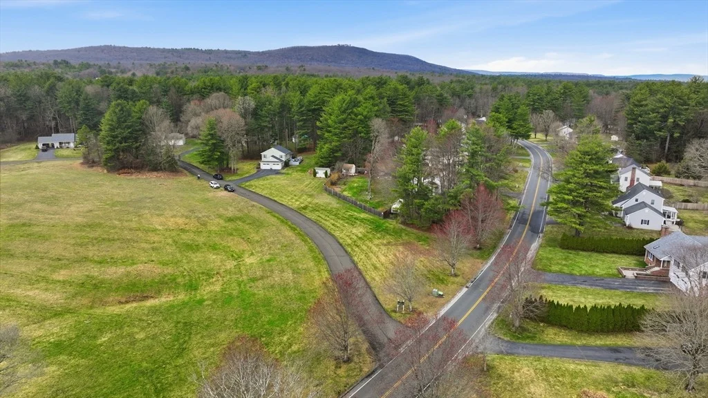 Photo of 7 Hillside Meadows Dr