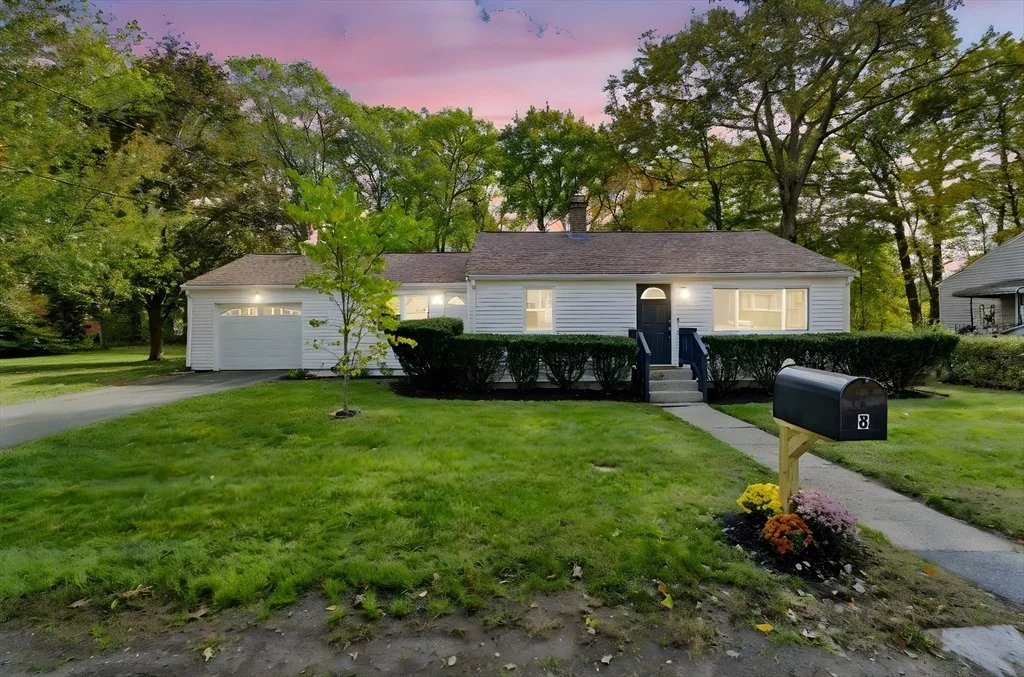 Photo of 8 Colonial Rd.