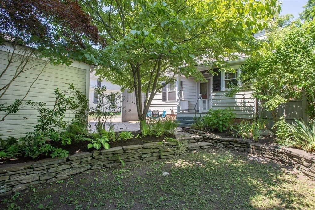 Photo of 61 Massasoit Street