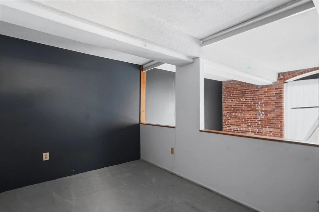 Photo of Unit 310 at 33 Maplewood Avenue