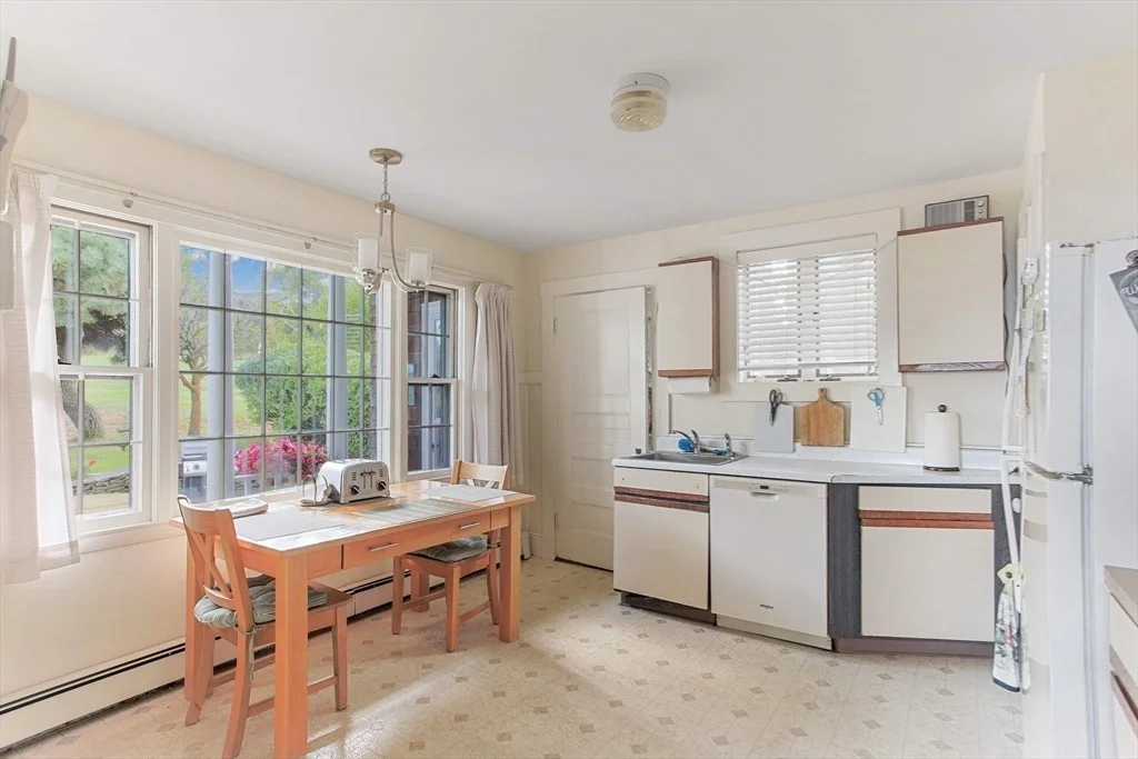 Photo of 48 Holbrook Ave