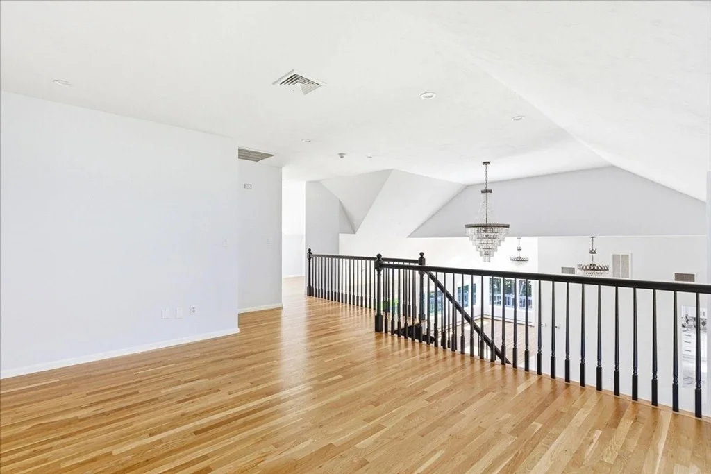 Photo of 139 Fairway Dr