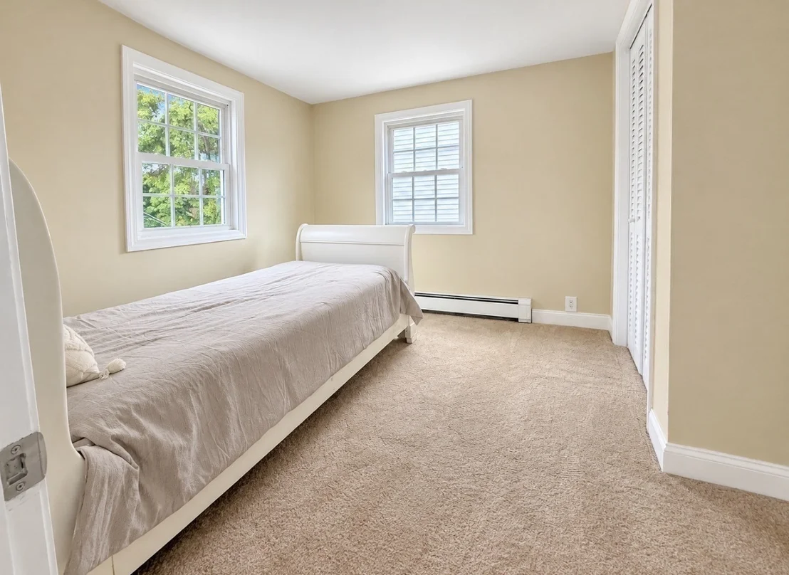 Photo of 298 Onset Ave