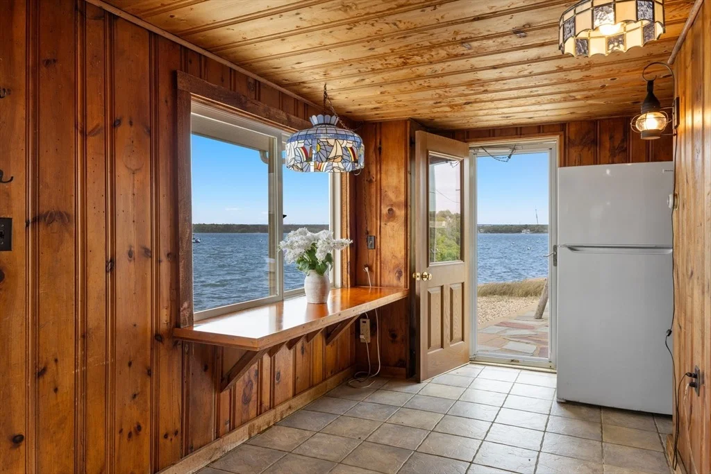 Photo of 41 Seconsett Island Rd