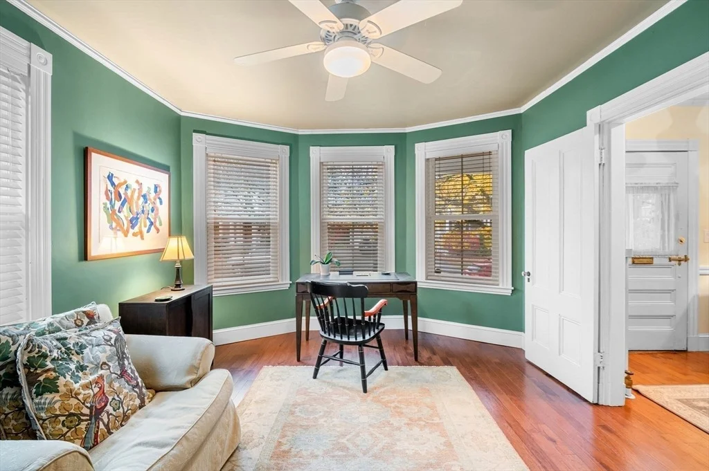 Photo of 5 Beacon St
