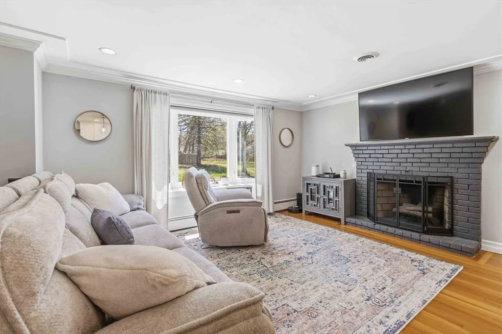 Photo of 27 Sun Valley Dr