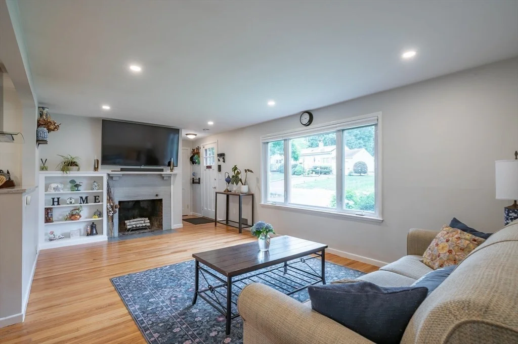 Photo of 175 Edgewater Dr.