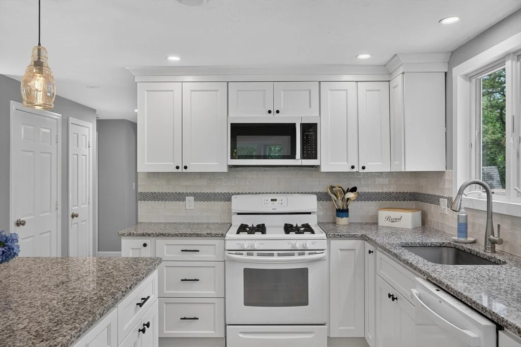 Photo of 25 Marthas Ln