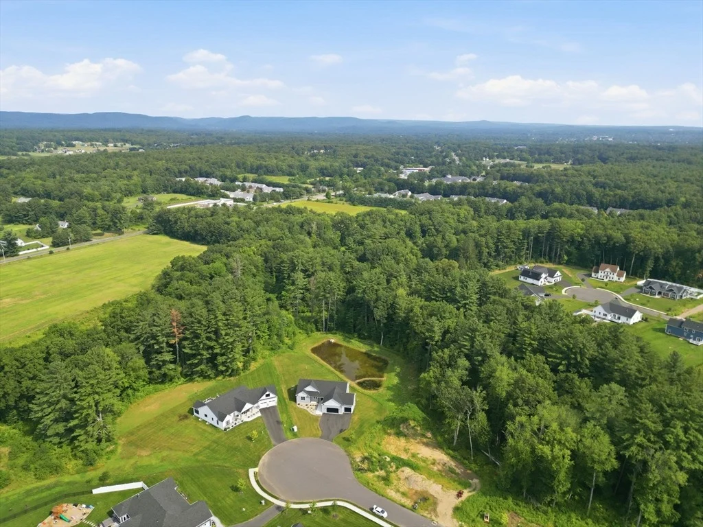 Photo of 17 Silvergrass Ln