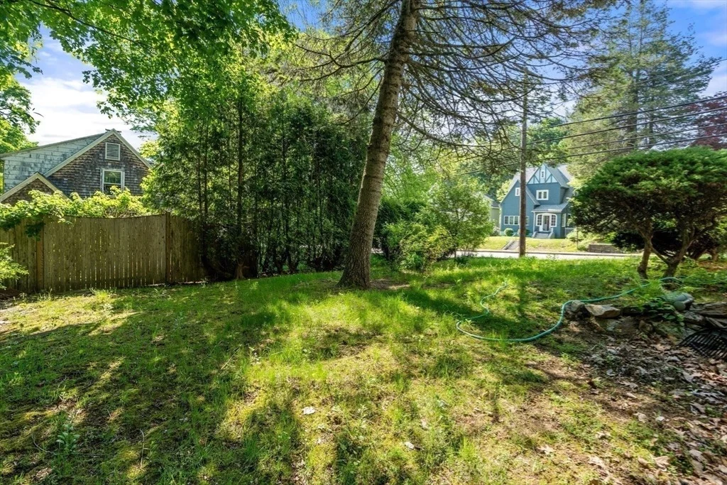 Photo of 1231 Pleasant St