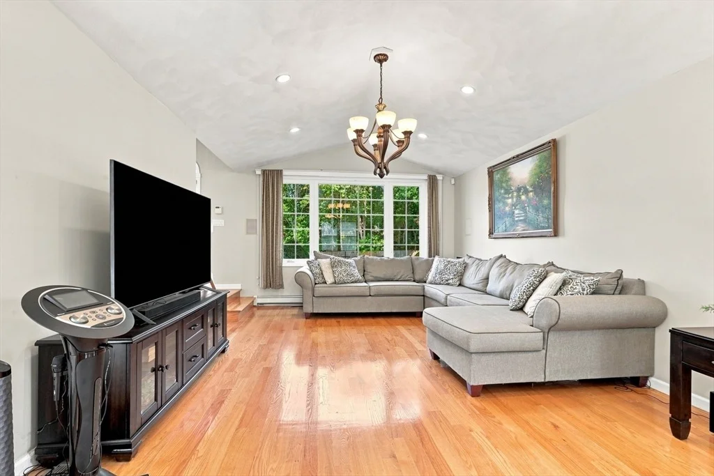 Photo of 9 Sullivan Cir